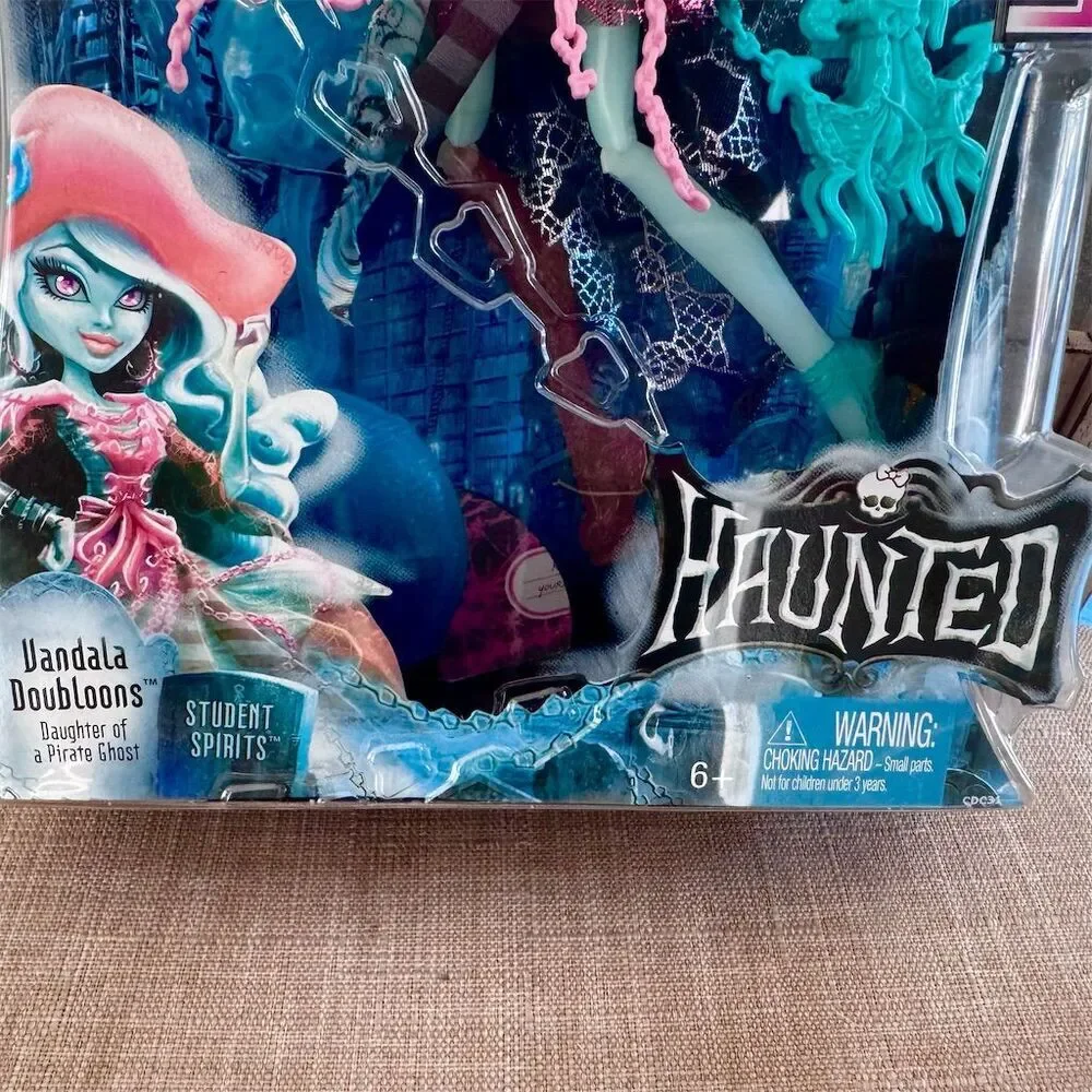 NWT Monster High‎ Haunted Vandala Doubloons Doll 2014 Collectible NRFB - Picture 11 of 16